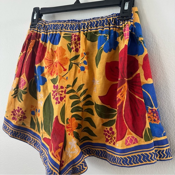 FARM Rio Yellow Floral Yard Lenzing™ Ecovero™ Euroflax™ Shorts - Picture 4 of 6